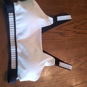 Nike Adjustable Sports Bra Size Mediun